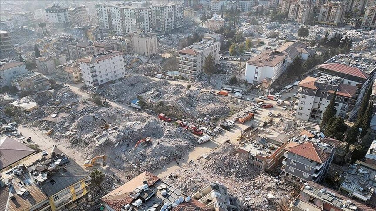 Depremin Acı Tablosu! Kahramanmaraş’ta Mahalle İkiye Bölündü