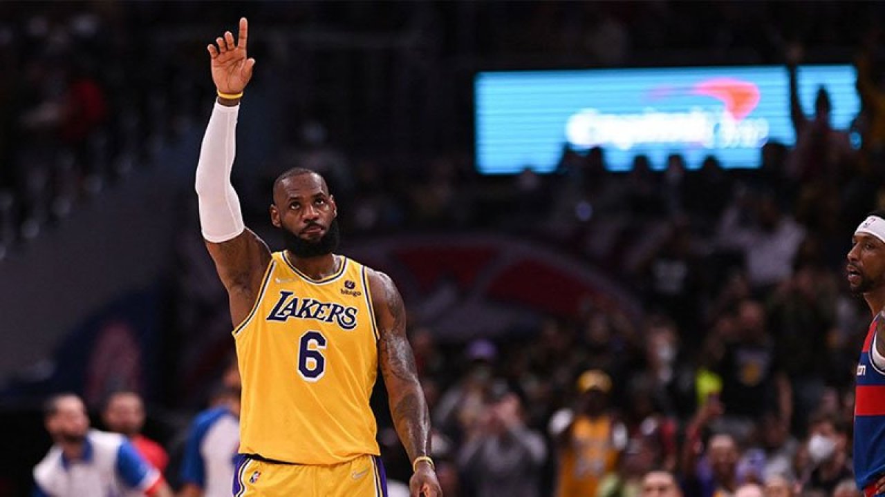 LeBron James adını NBA tarihine altın harflerle kazıdı